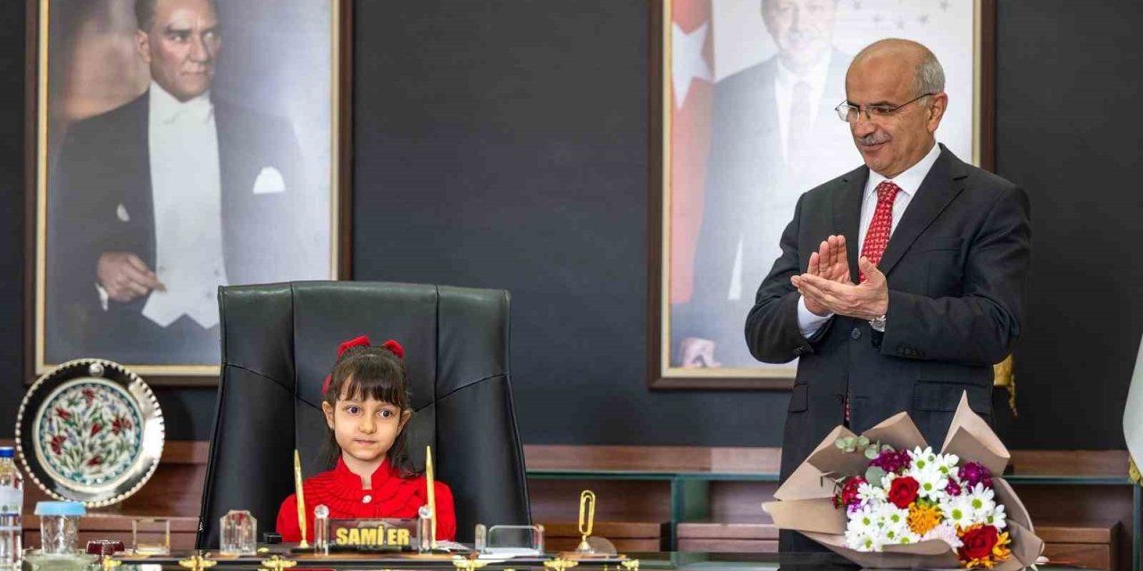 Malatya Büyükşehir Belediye Başkanı Sami Er, koltuğunu Ece Sayar’a devretti