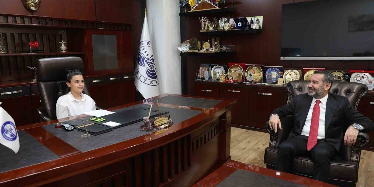 Başkan Şerifoğulları, 23 Nisan’da koltuğunu devretti