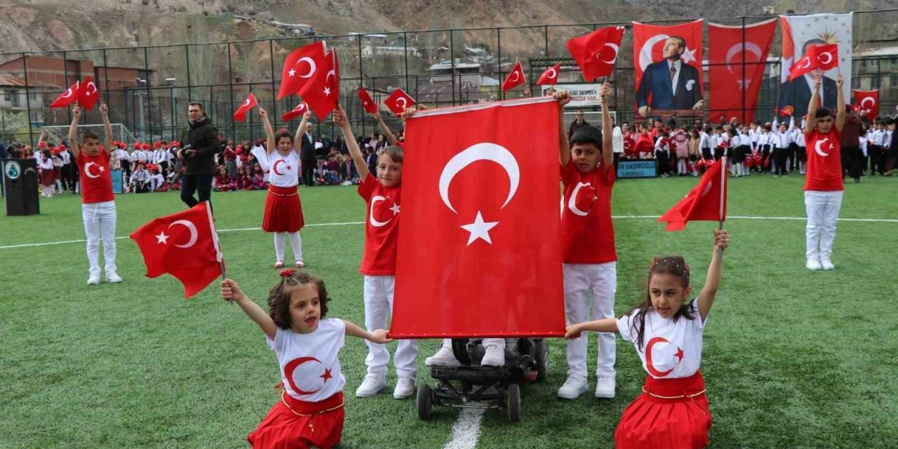 Erzurum’un Oltu ilçesinde 23 Nisan coşkusu