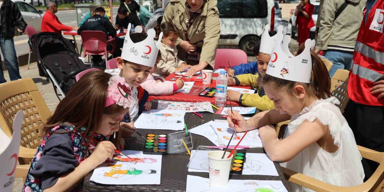 Tunceli Türk Kızılay’ından çocuklara şenlik, büyüklere bağış etkinliği