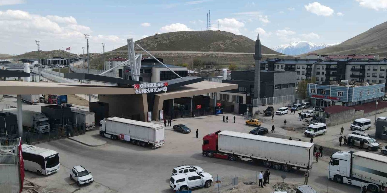 Sağlık Bakanlığı’ndan İran’a ikinci etap insani yardım amaçlı tıbbi malzeme gönderildi