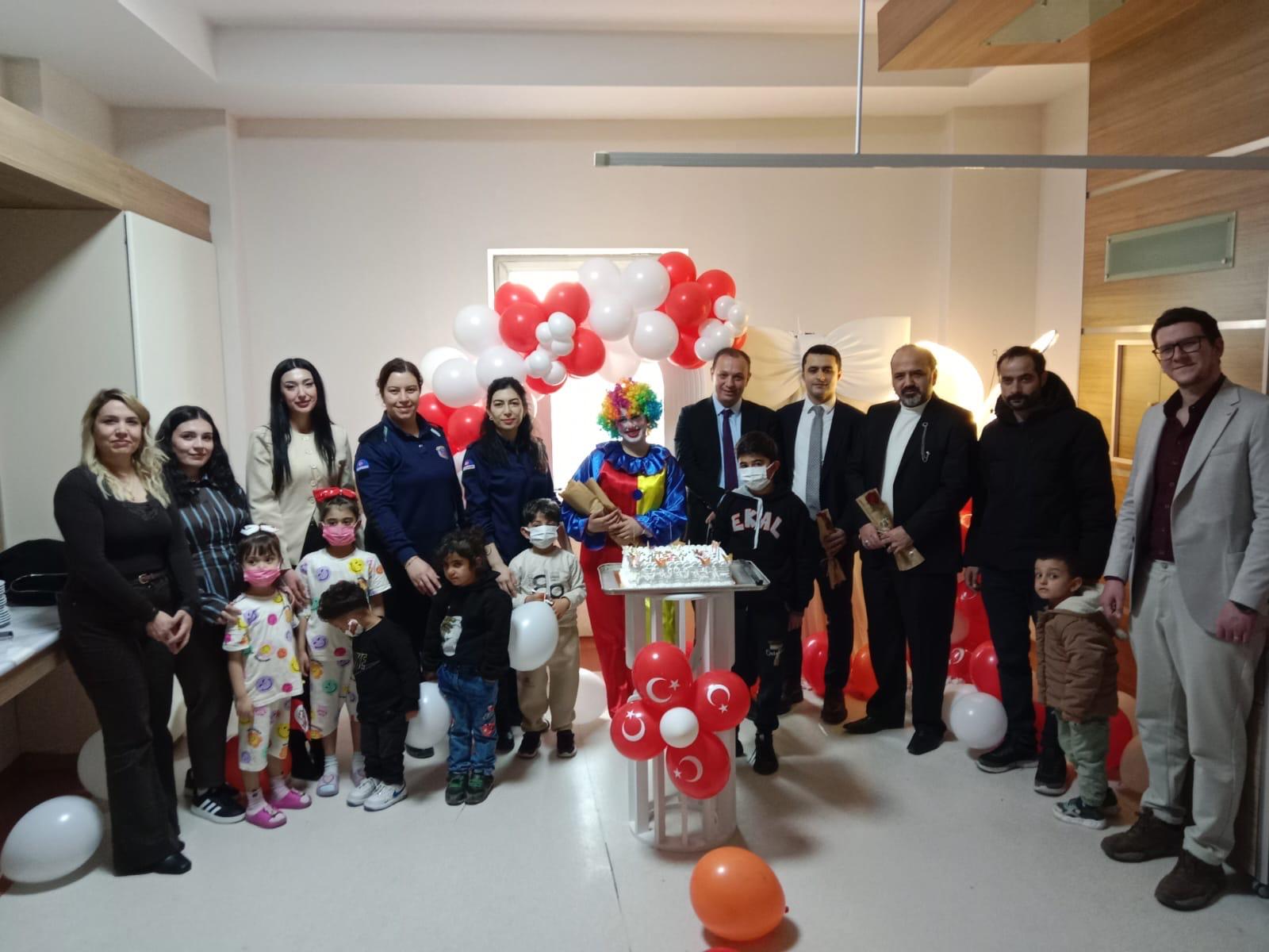 Hastanede bayram neşesi; oyunlar oynandı, hastalıklar unutuldu