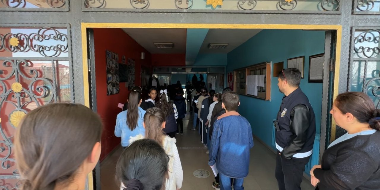 Yüksekova’da 4 bin 69 öğrenci bursluluk sınavı için ter döküyor