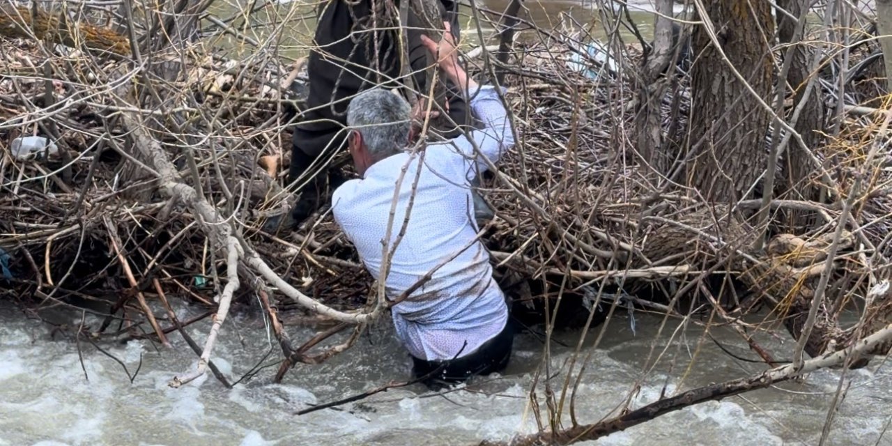 Şemdinli’de dereye düşen çocuk için seferberlik başlatıldı