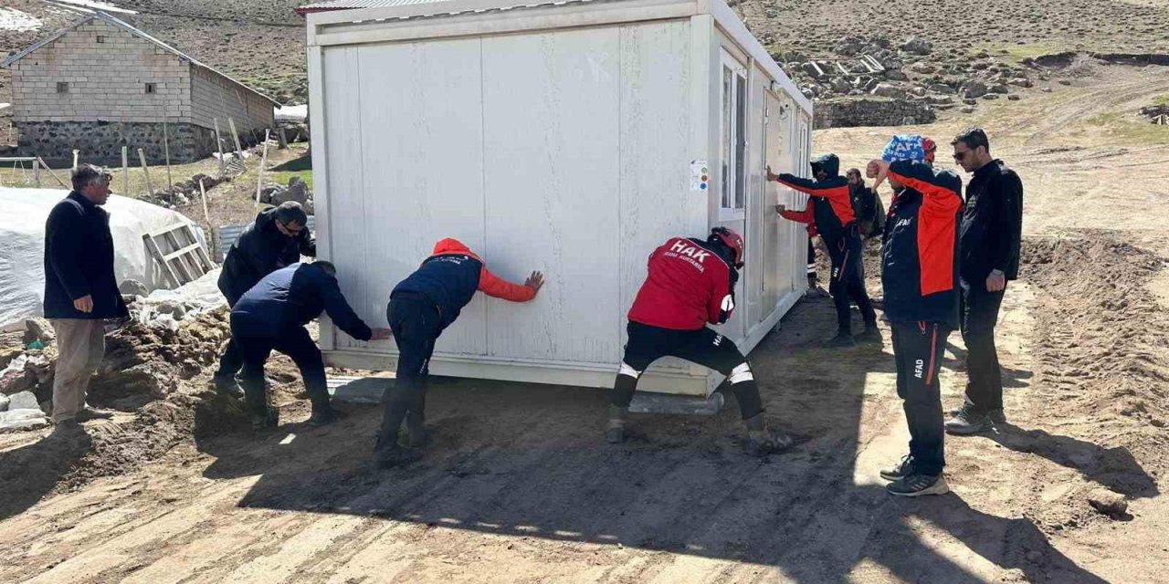 Patnos’ta deprem sonrası barınma ihtiyacı karşılandı