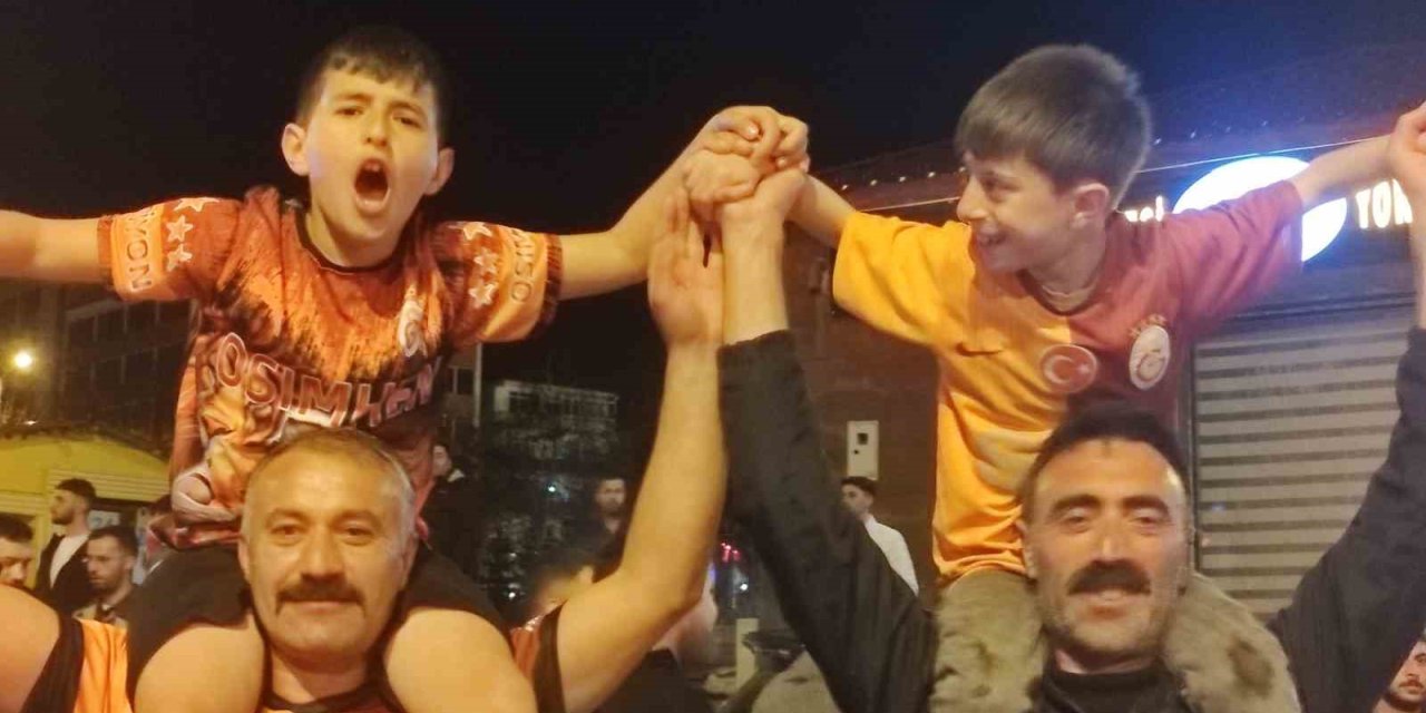 Galatasaray’ın Fenerbahçe galibiyeti sonrası Ardahan’da büyük coşku