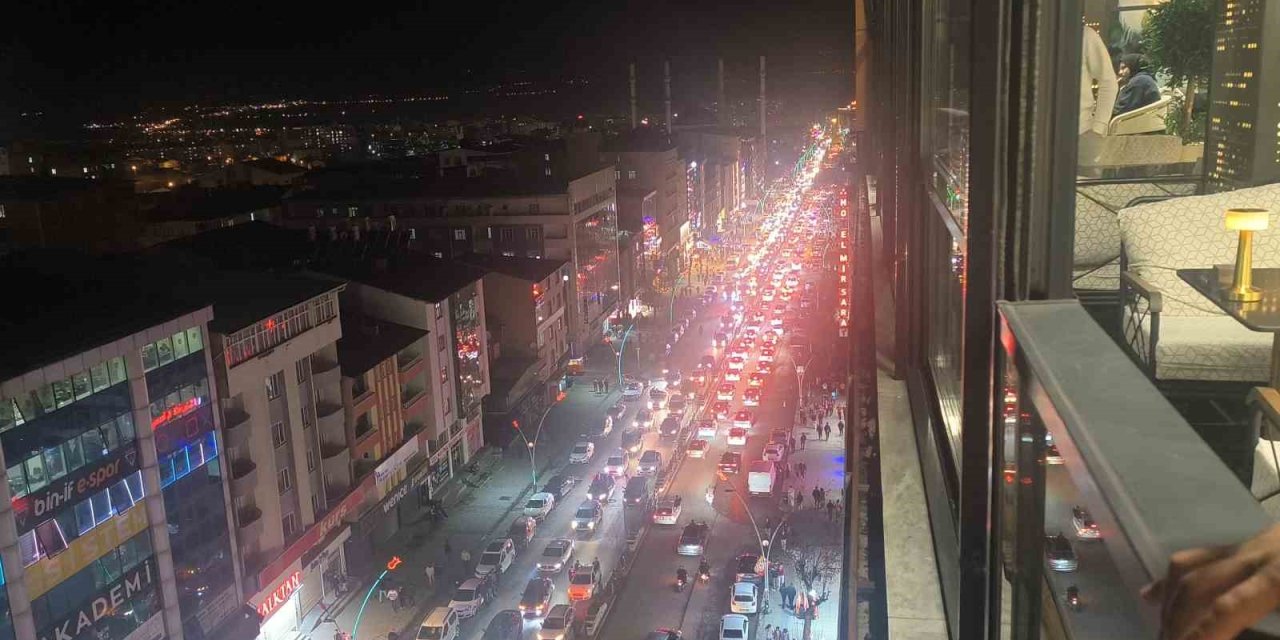 Galatasaray taraftarı Muş’ta derbi galibiyetini kutladı