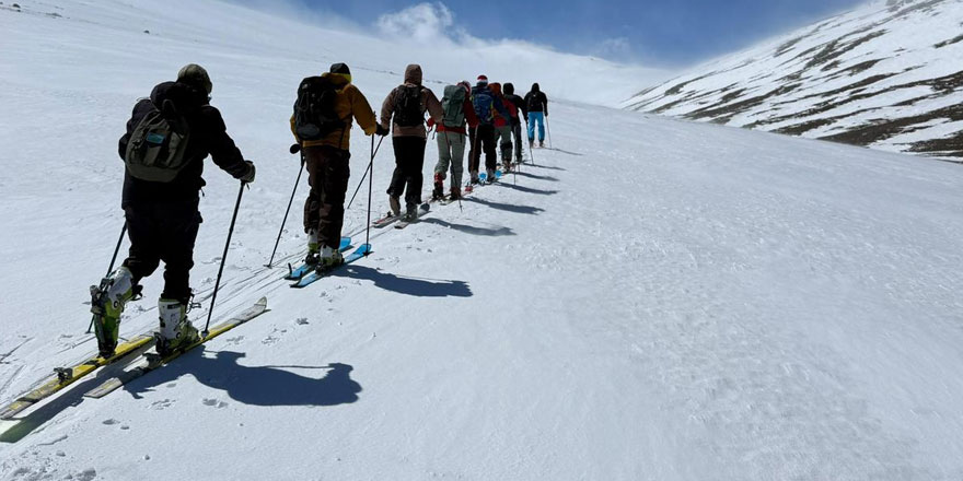 Kars Dağlarında Dağ Kayağı Faaliyetleri Devam Ediyor