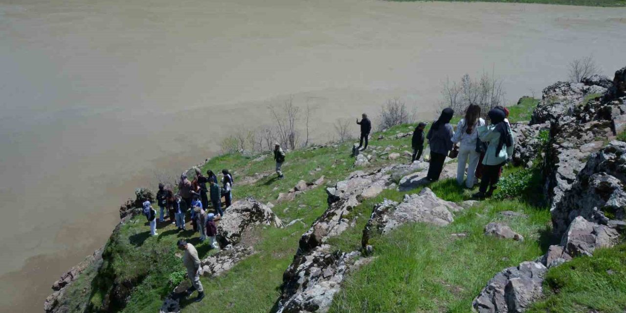 Üniversiteli gençler fotoğrafçılık kursuyla Muş’u keşfediyor
