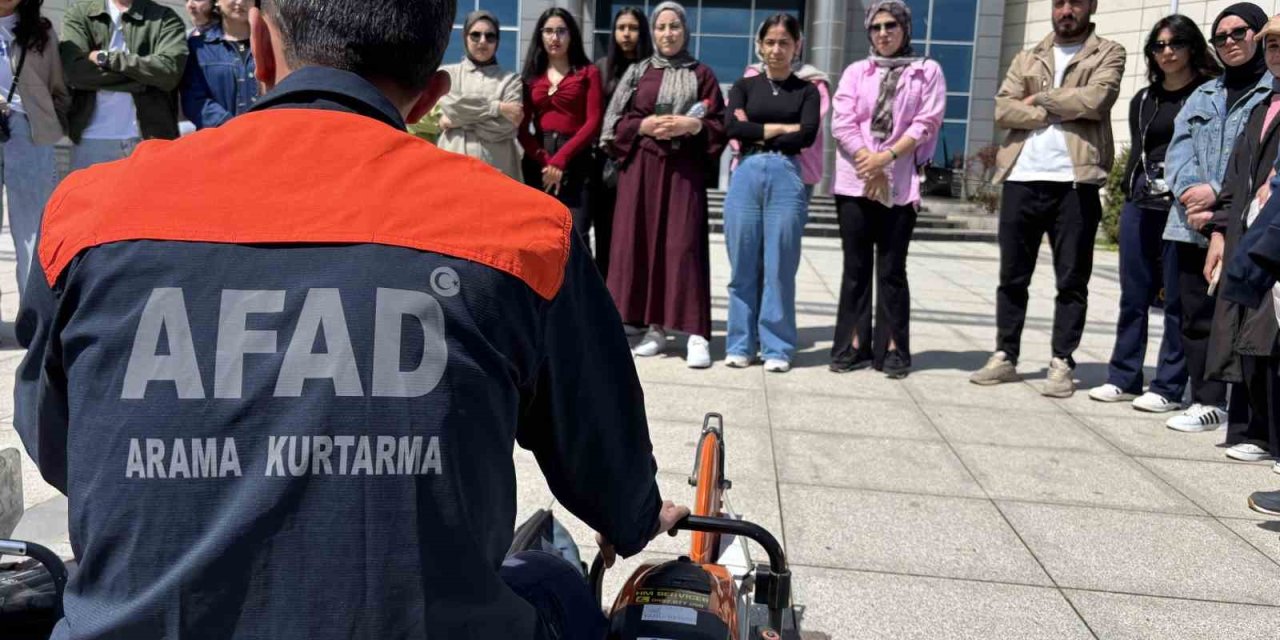 Öğrenciler AFAD gönüllülük eğitimi ile bilinçleniyor