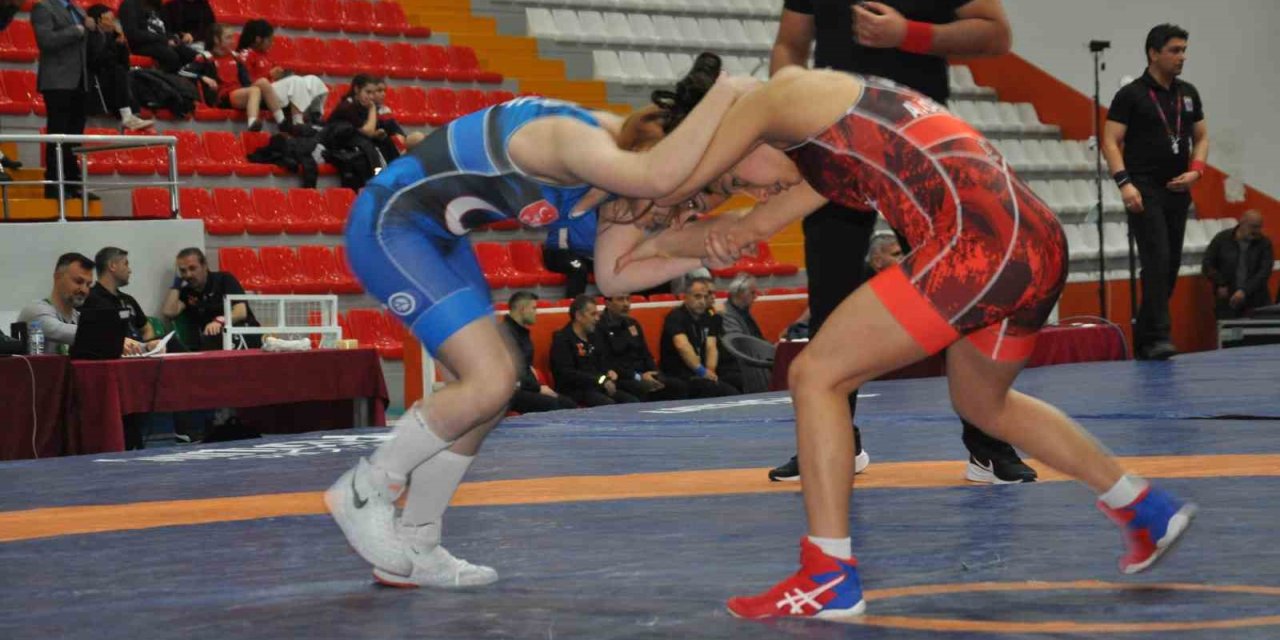 U15 Türkiye Güreş Şampiyonası Kars’ta devam ediyor