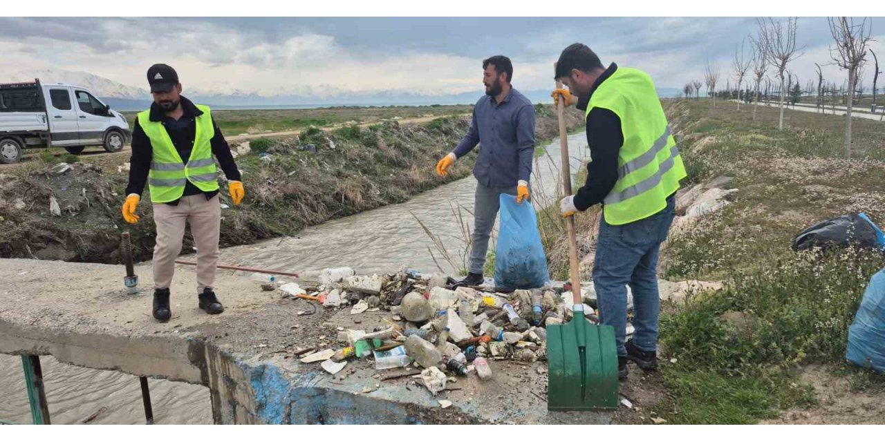 Van Gölü’nün sessiz kahramanları için yol temizliği