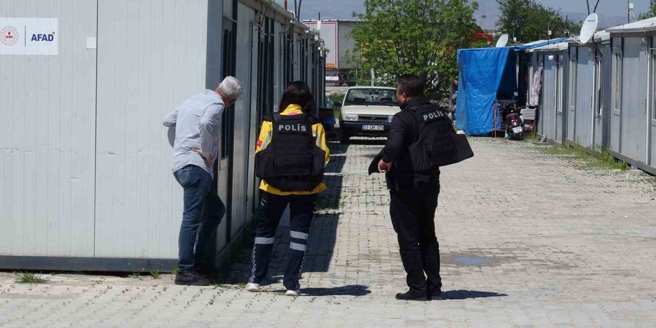 Malatya’da kendini konteynere kilitleyen genç polisi alarma geçirdi