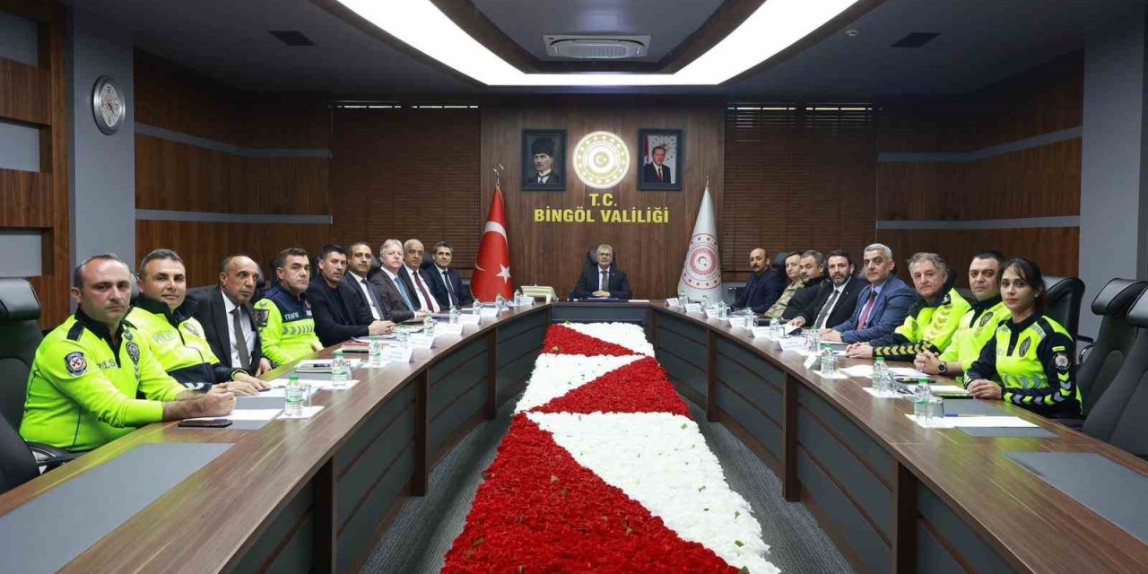 Bingöl’de İl Trafik Komisyonu, güvenli ulaşım için bir araya geldi