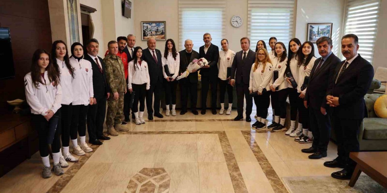Yıldırım’dan Türkiye Şampiyonası’na katılacak voleybolculara tebrik