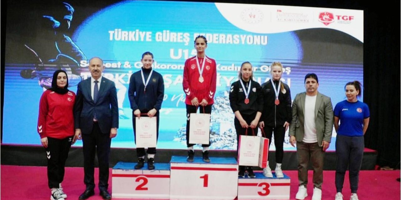 Erzincanlı güreşçilerden Türkiye Şampiyonası’nda çifte başarı