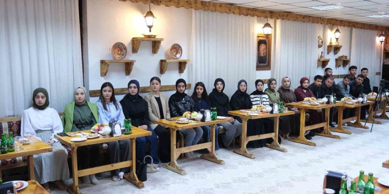 Erzincan’da Yıldırım gençlerle bir araya geldi