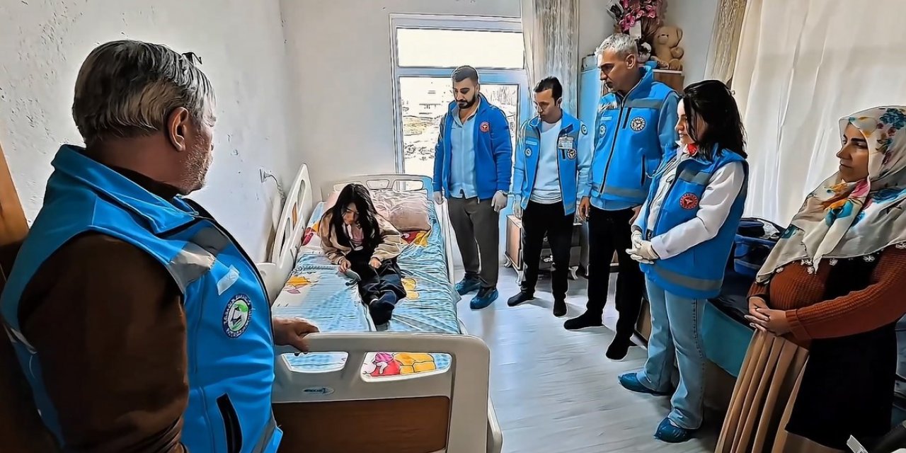 Yatağa bağımlı hastaya ortopedik yatak hediye edildi