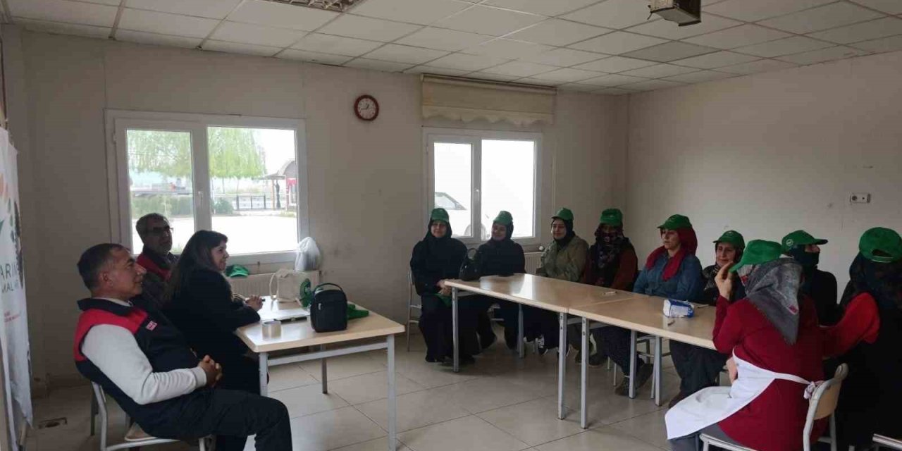 Elazığ’da kadın üreticilere tarım eğitimi