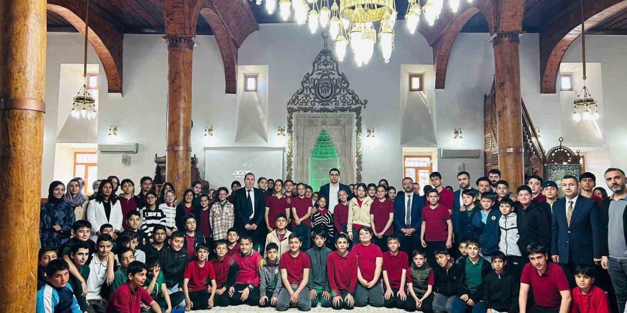 Kemah’ta değerler eğitimi camide gerçekleştirildi