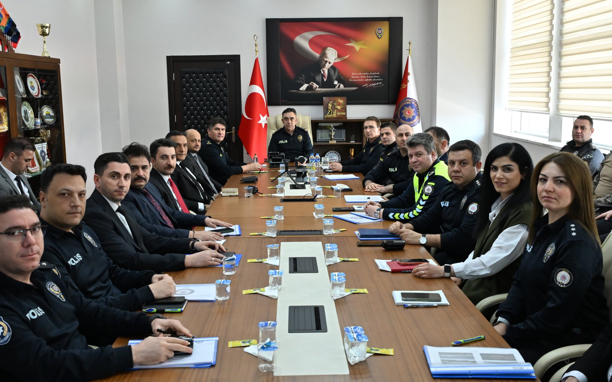 Bakanlık genelgesinin ardından Kars Emniyeti toplandı