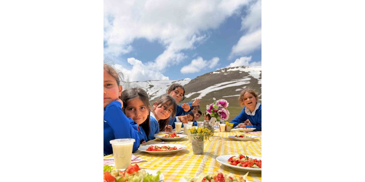 Ağrı’da öğrenciler baharı mangalla karşıladı