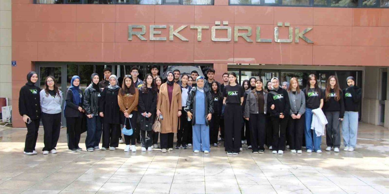 Fırat Üniversitesi’nde okul gezileri sürüyor