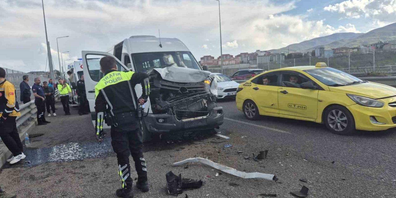 Bingöl’de zincirleme kaza: 3 yaralı