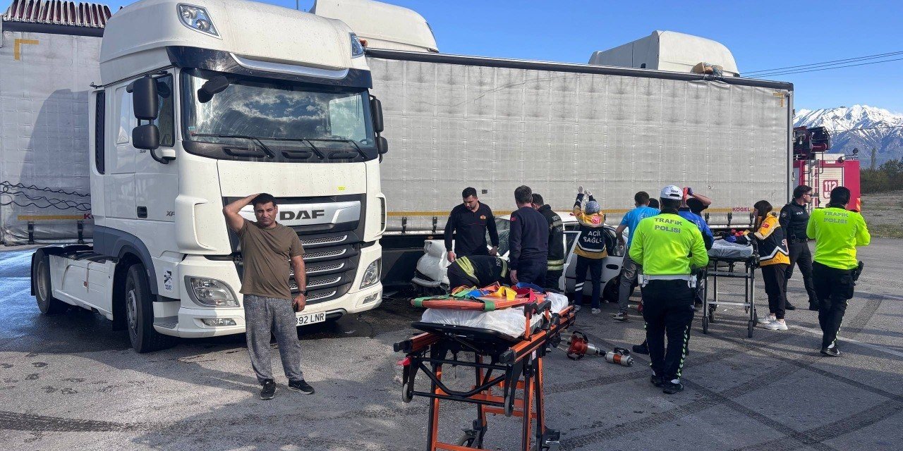 Erzincan-Sivas kara yolunda kaza: 2 yaralı