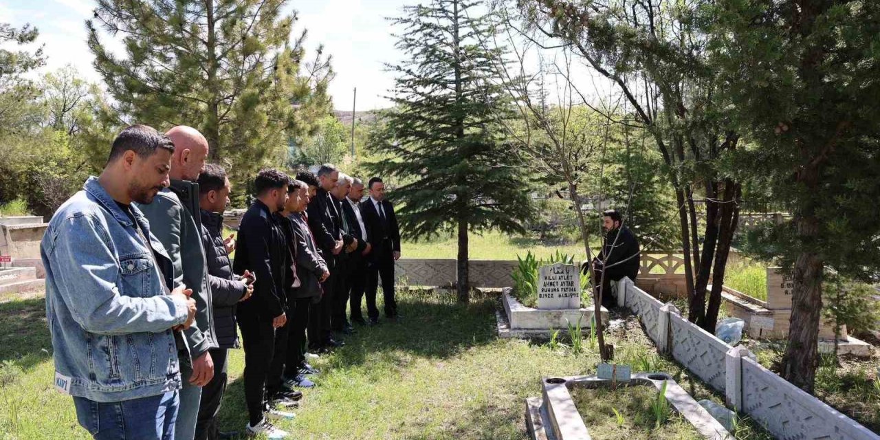 Ahmet Aytar Elazığ’da kabri başında anıldı