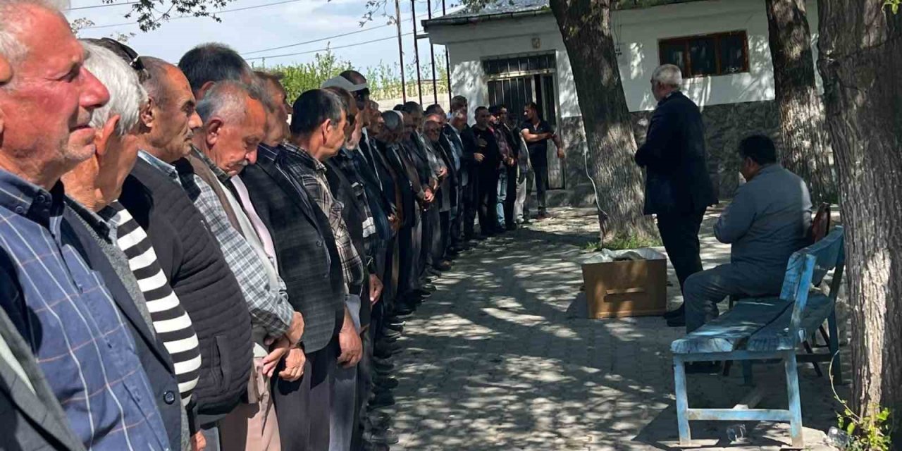 Iğdır’da arkadaşının elindeki silahın patlaması sonucu ölen çocuk toprağa verildi