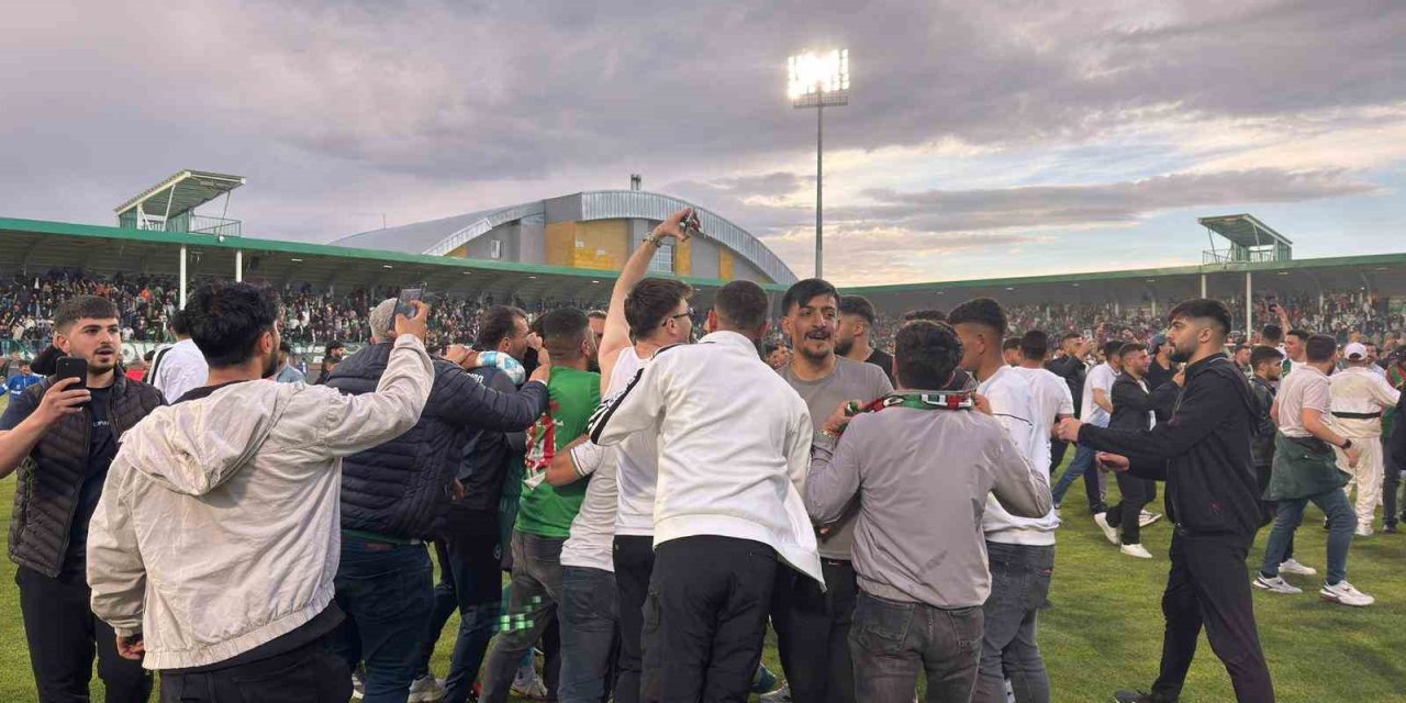 Iğdır’da Amed Sportif Faaliyler taraftarının şampiyonluk coşkusu
