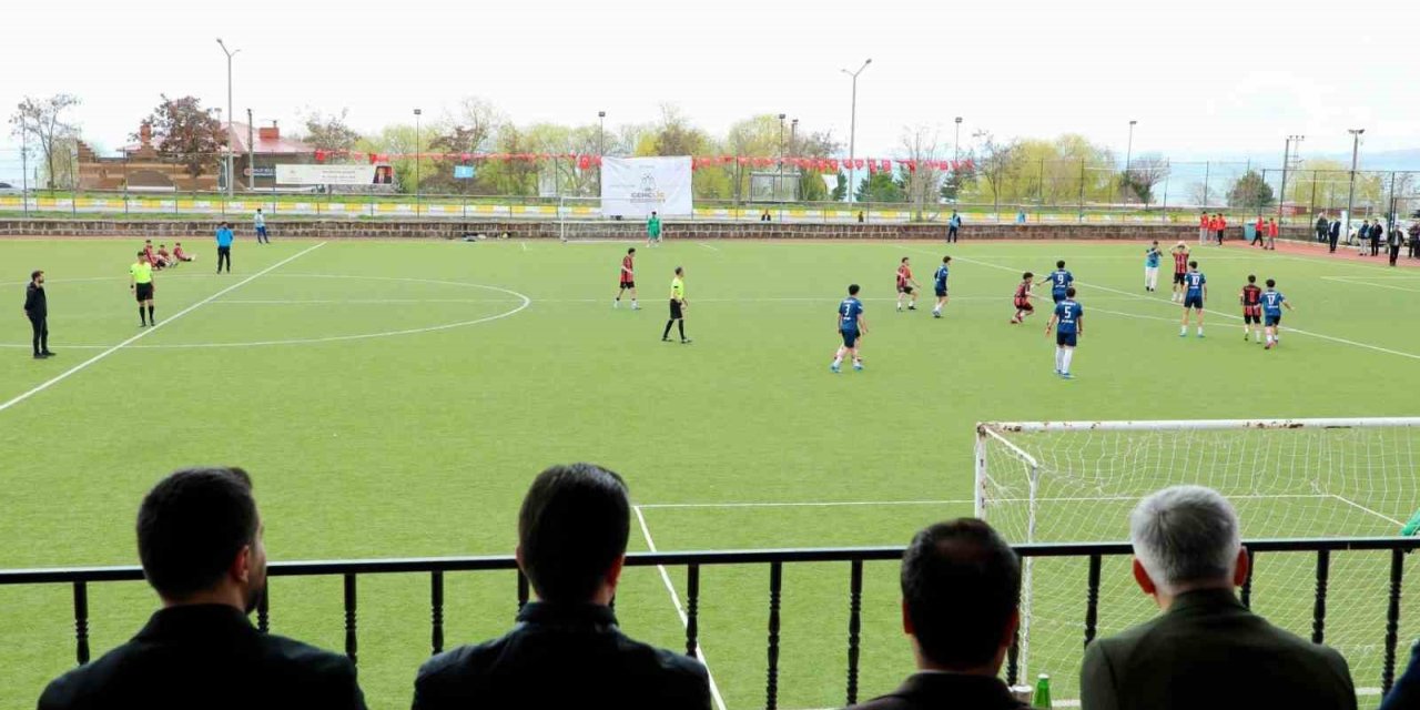 Ahlat’ta liseler arası bölge maçları başladı