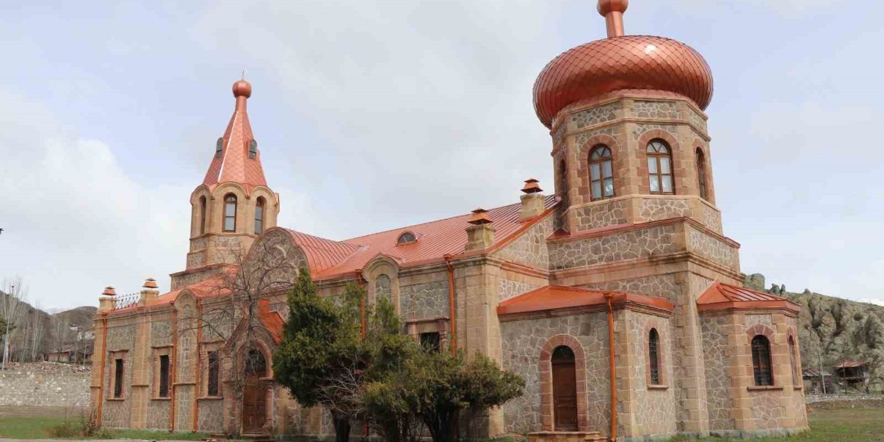 Oltu’da tarihi Rus Kilisesi’nin bir bölümü kütüphane ve kitap kafe olacak