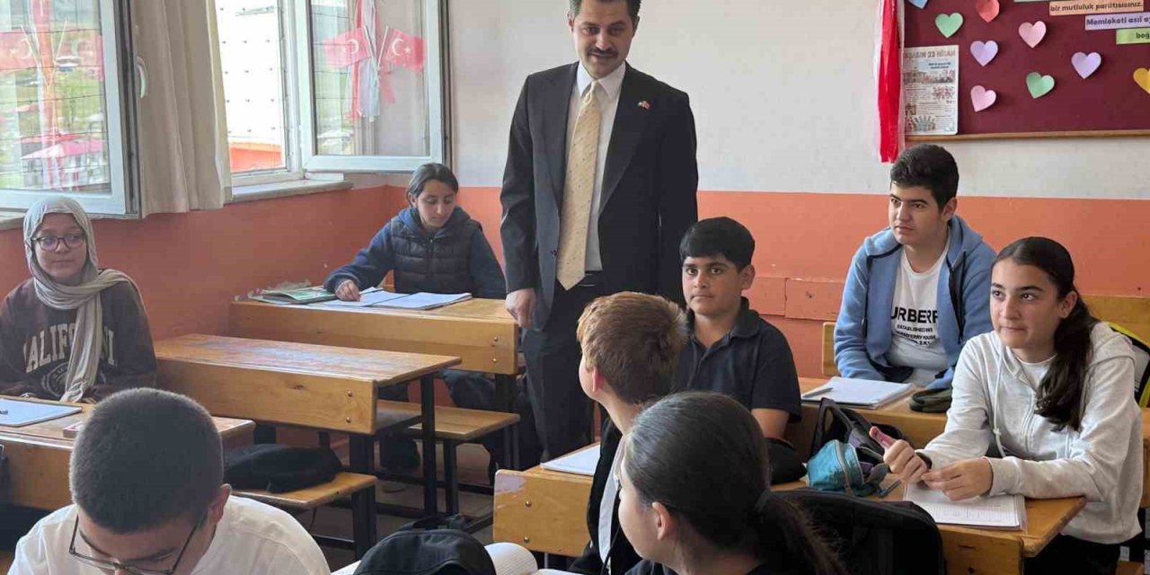 Tuzluca kaymakamı Abdüllatif Yılmaz’dan okul ziyareti