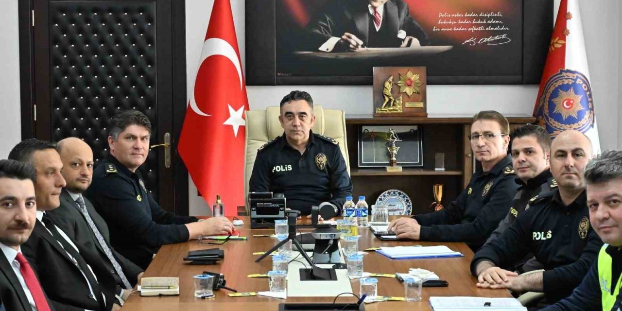 Kars’ta güvenlik toplantısı: Huzur ortamı ve okul çevreleri masaya yatırıldı