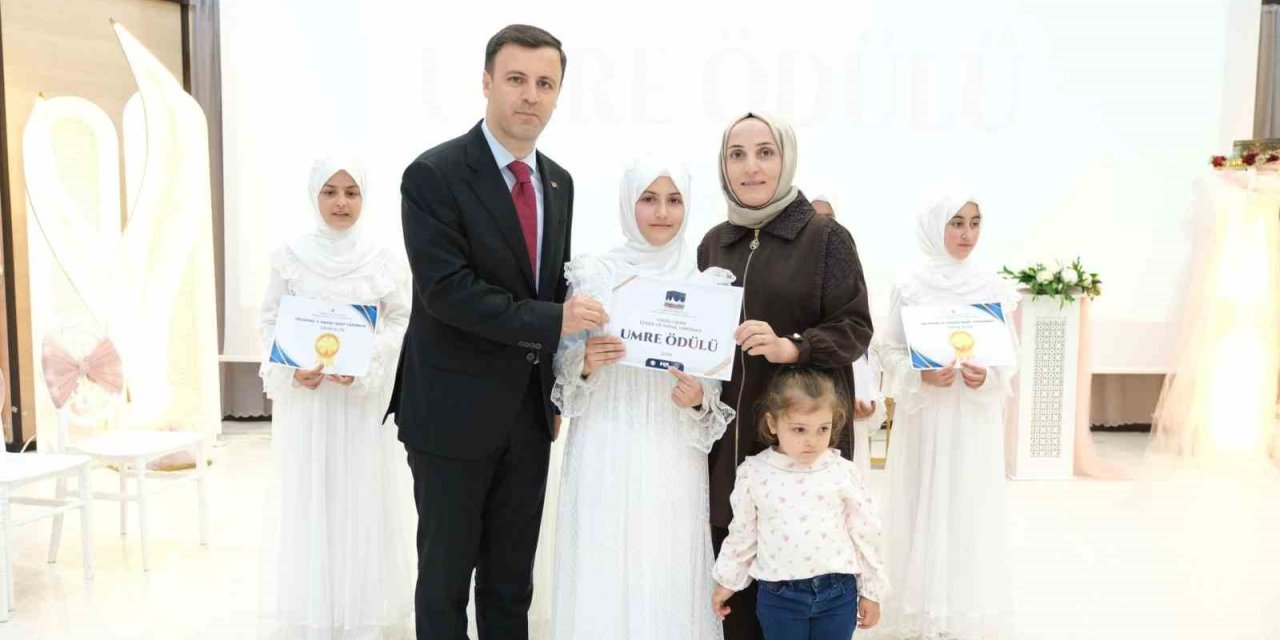 Erzincan’da hadis yarışmasında dereceye girenler ödüllendirildi