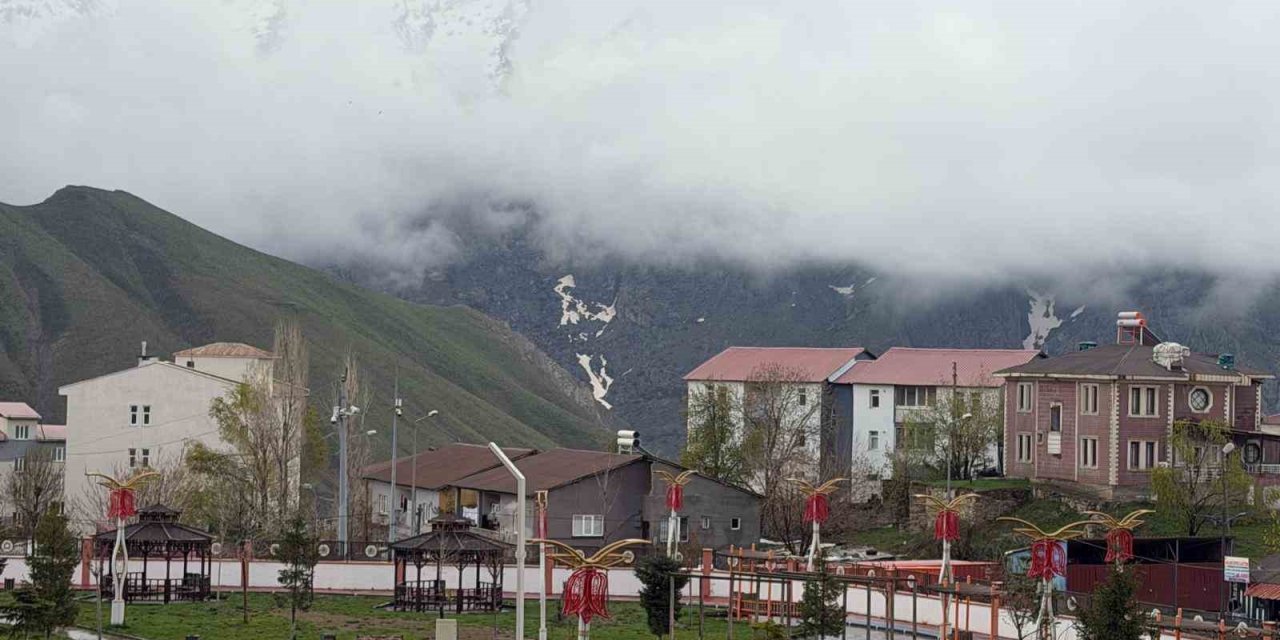 Sümbül Dağı mayısta beyaza büründü