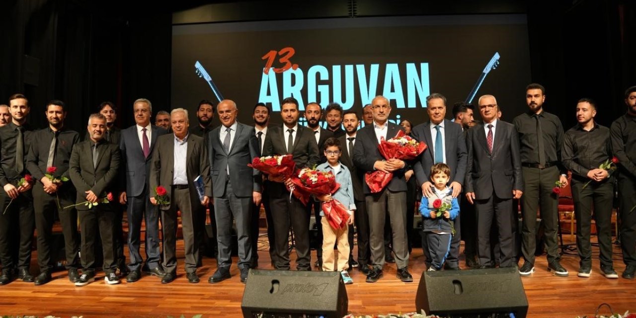 "13. Arguvan Türkü Günleri" konseri büyük ilgi gördü