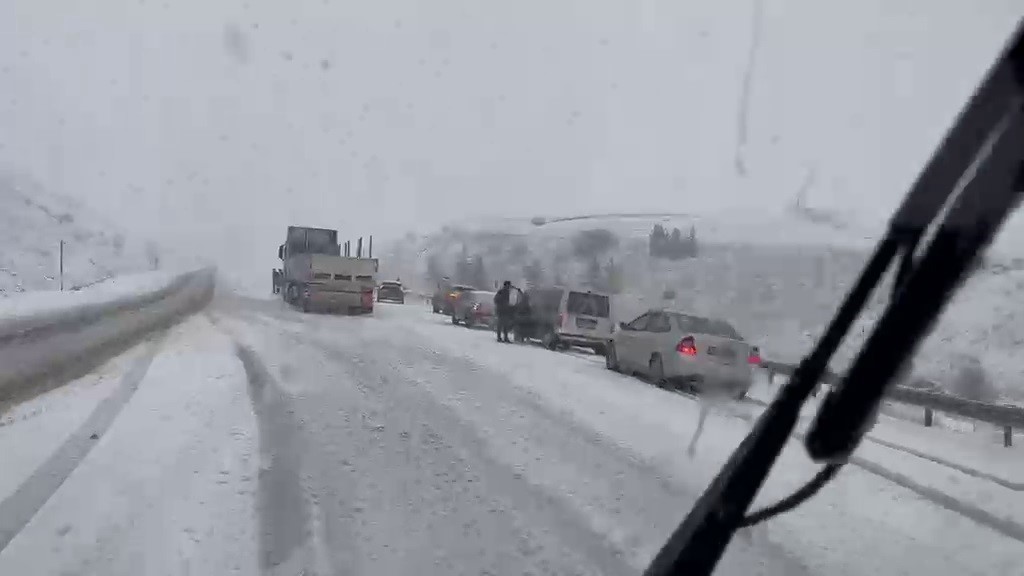 Erzurum’da Mayıs’ta kar sürprizi