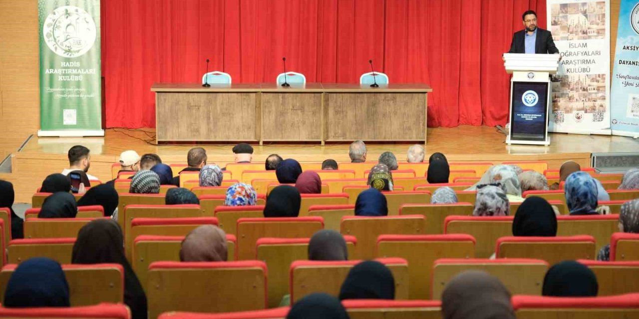 Sosyal medyanın bilinçli kullanımı Erzincan’da ele alındı