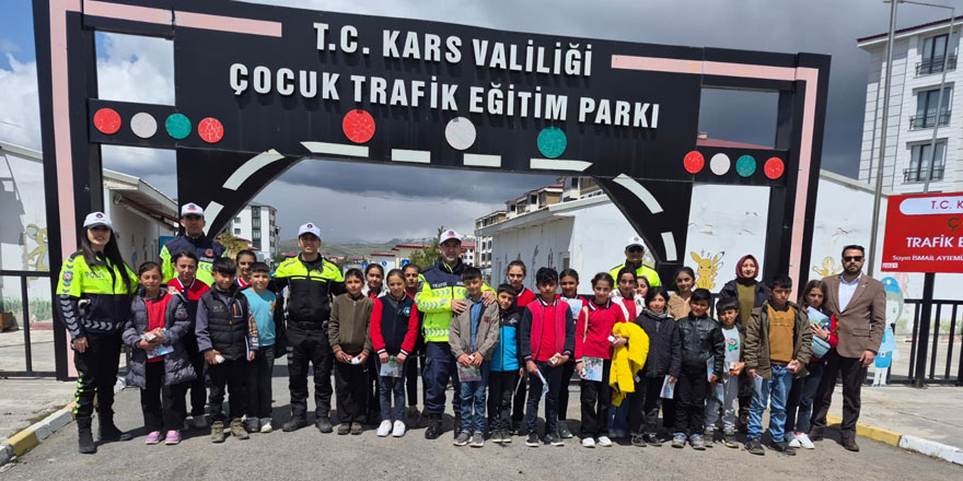 Kars'ta Minikler Kuralları Trafik Parkta Öğrendi