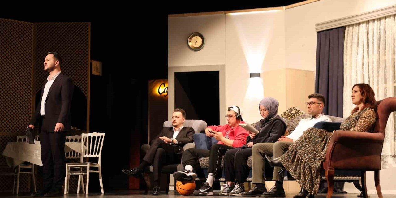 Erzurum Emniyeti’nden sanat dolu operasyon: "Yarınlara Geç Kalmadan" ayakta alkışlandı