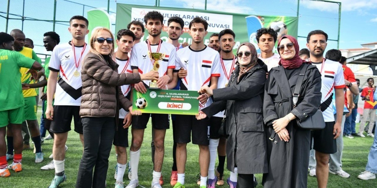 Mini Dünya Kupası’nda kardeşlik kazandı: Yeşilyurt’ta uluslararası futbol coşkusu