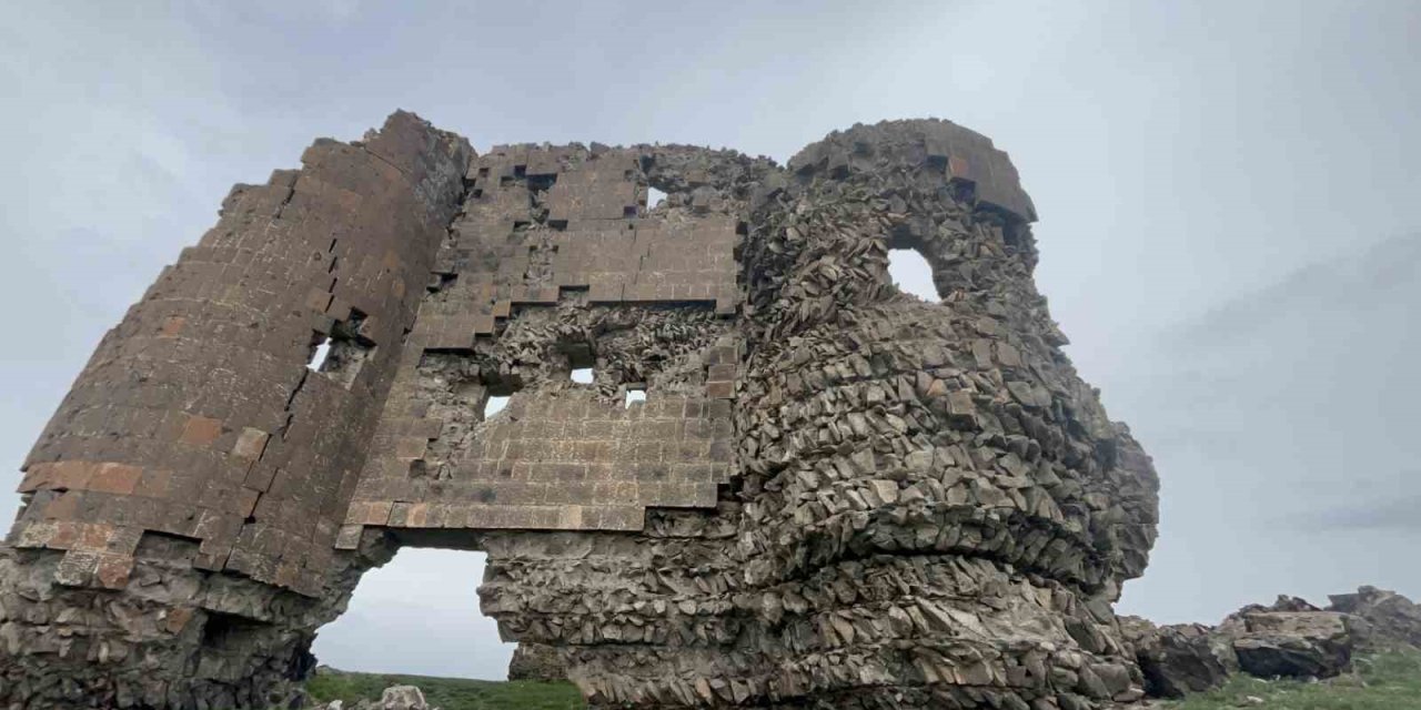 Kars’taki bin yıllık Kız Kalesi yok olma tehlikesiyle karşı karşıya