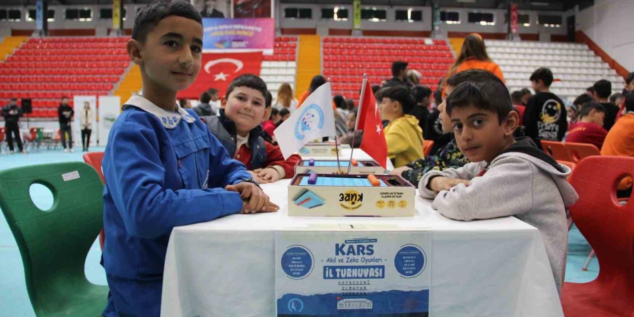 Kars’ta zeka dolu rekabet: 400 öğrenci akıl oyunlarında yarıştı