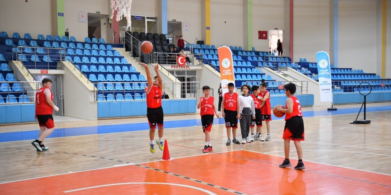 Yeşilyurt Belediyesi’nin Basketbol Turnuvası’nda dostluk ve rekabet bir arada yaşandı
