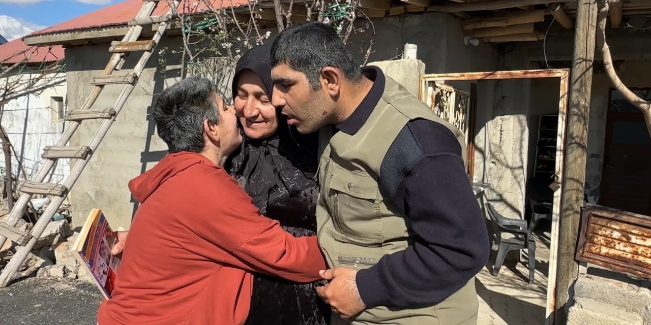 Yüksekova’da bir annenin ömre bedel fedakarlığı: 38 yıldır 4 engelli evladına gözü gibi bakıyor