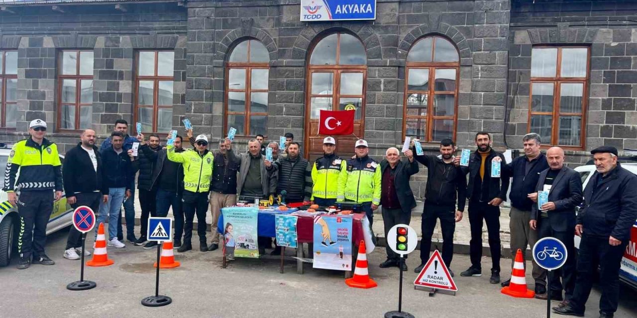 "Bir Kural Bir Ömür" Uyarısı: Akyaka’da trafik denetiminde hayat kurtaran bilgilendirme