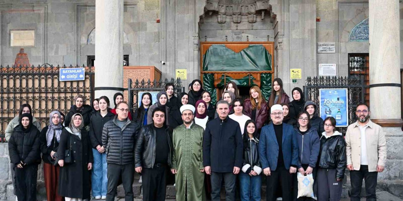 Beş  vakitte beş cami